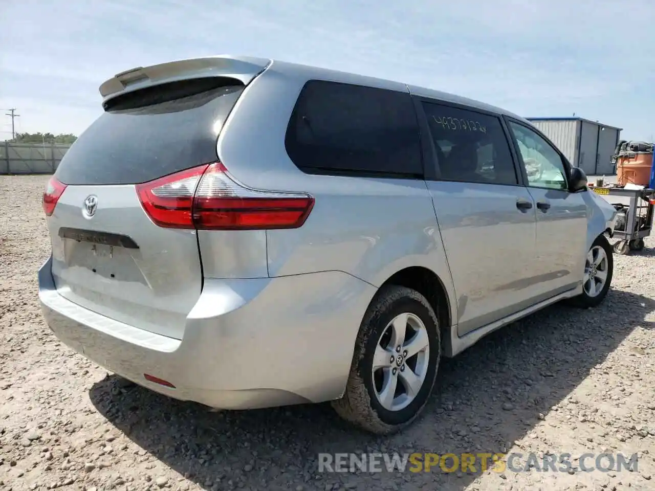 4 Photograph of a damaged car 5TDZZ3DC7LS069434 TOYOTA SIENNA 2020