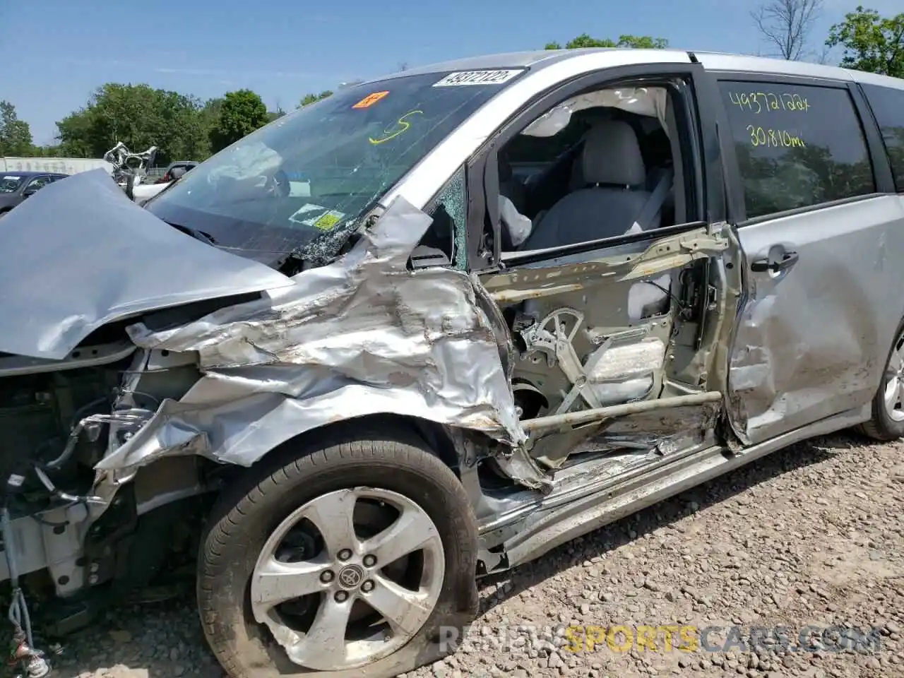 9 Photograph of a damaged car 5TDZZ3DC7LS069434 TOYOTA SIENNA 2020