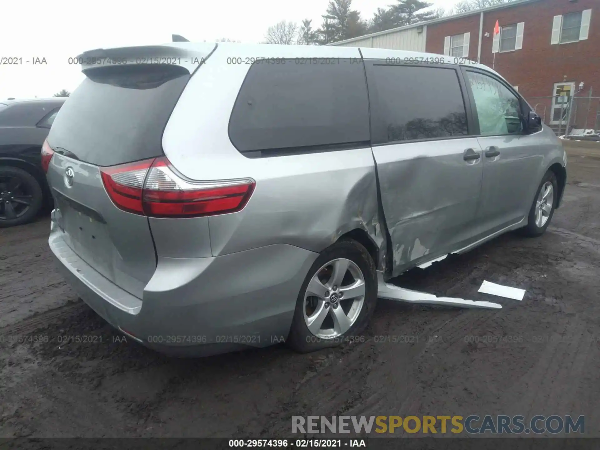 4 Photograph of a damaged car 5TDZZ3DC8LS021828 TOYOTA SIENNA 2020