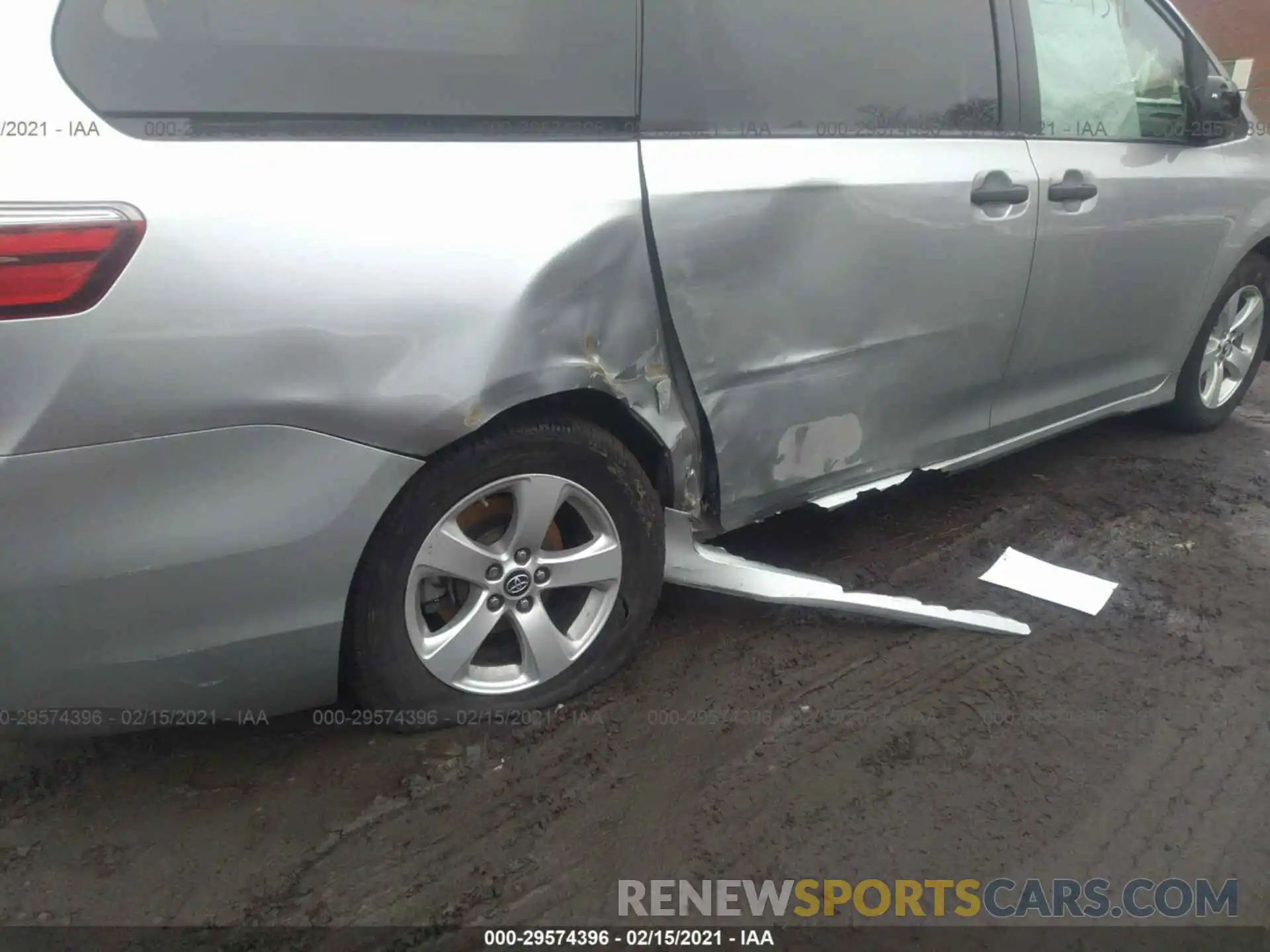 6 Photograph of a damaged car 5TDZZ3DC8LS021828 TOYOTA SIENNA 2020