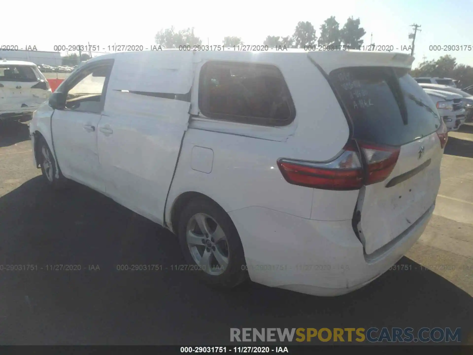 3 Photograph of a damaged car 5TDZZ3DC8LS025426 TOYOTA SIENNA 2020