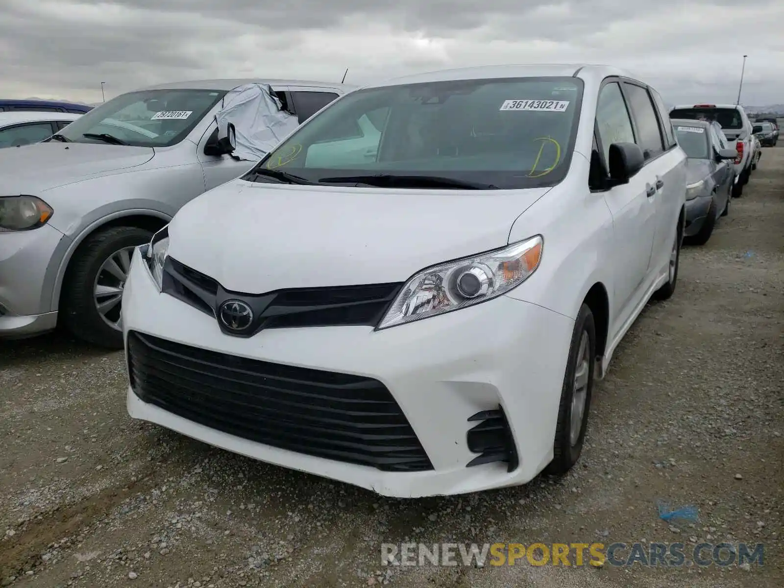 2 Photograph of a damaged car 5TDZZ3DC8LS032358 TOYOTA SIENNA 2020