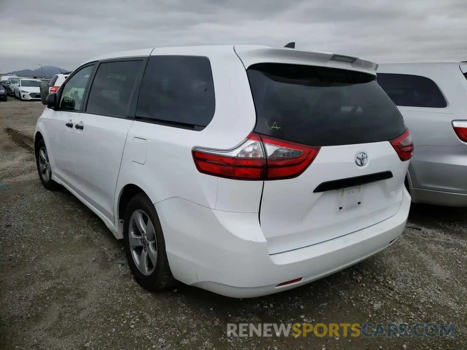 3 Photograph of a damaged car 5TDZZ3DC8LS032358 TOYOTA SIENNA 2020