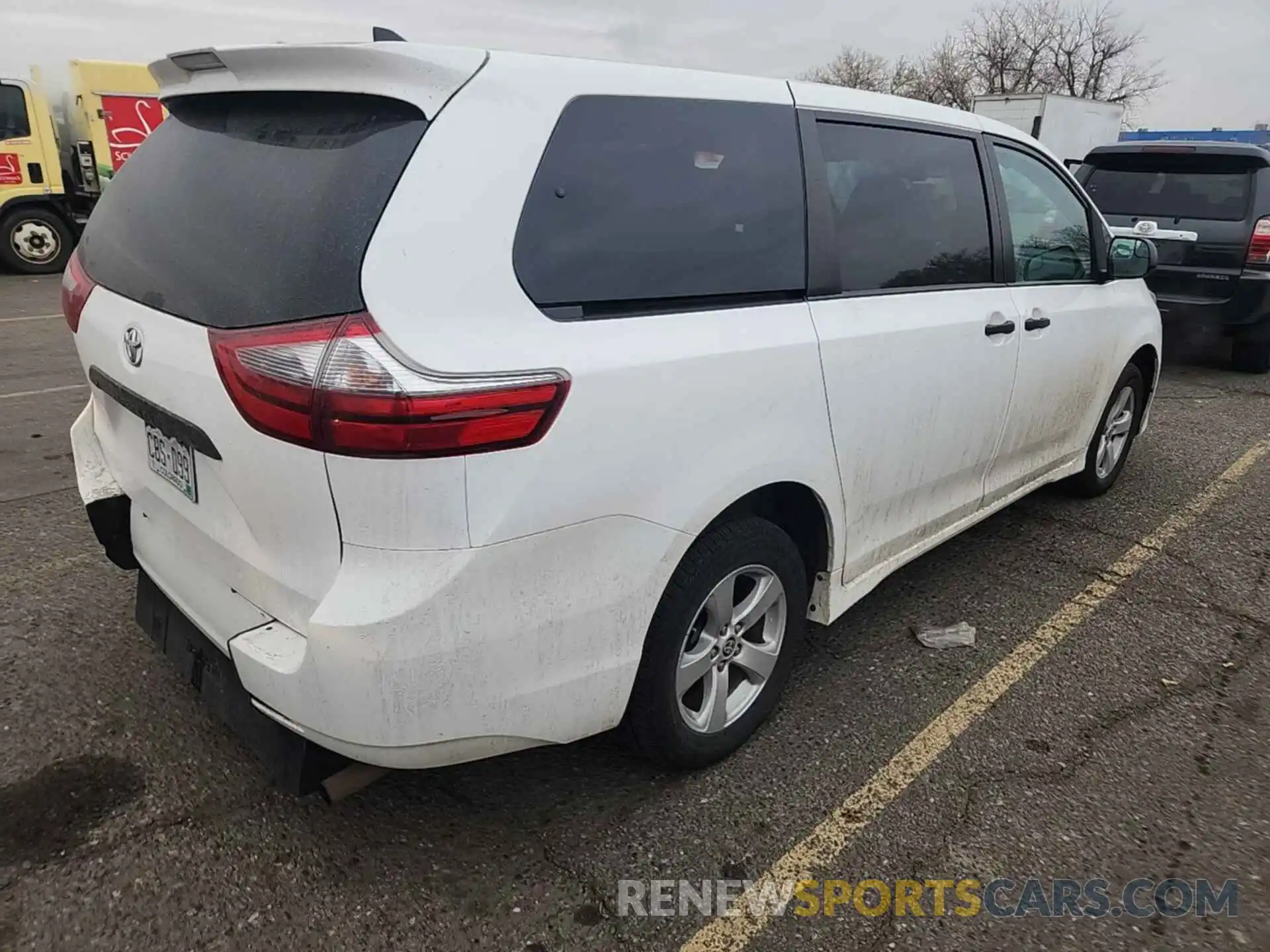 17 Photograph of a damaged car 5TDZZ3DC8LS065103 TOYOTA SIENNA 2020