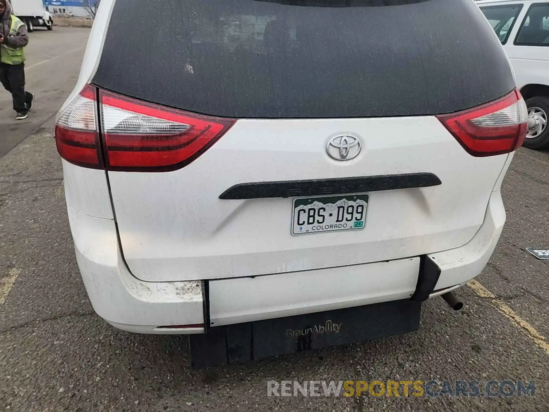 8 Photograph of a damaged car 5TDZZ3DC8LS065103 TOYOTA SIENNA 2020