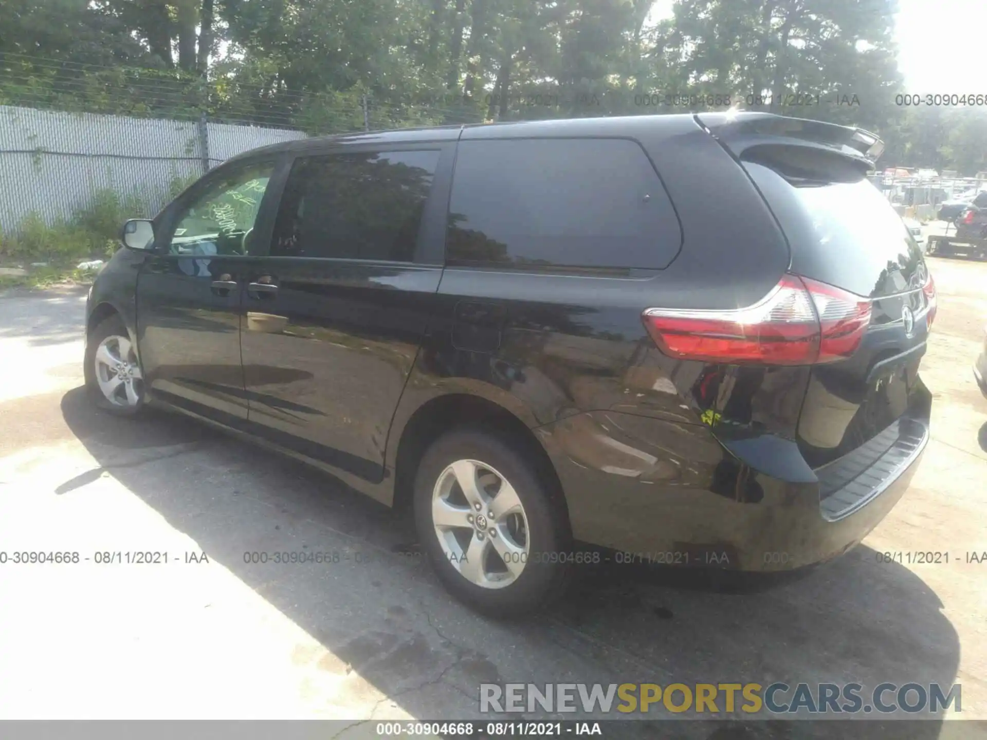 3 Photograph of a damaged car 5TDZZ3DC8LS083035 TOYOTA SIENNA 2020