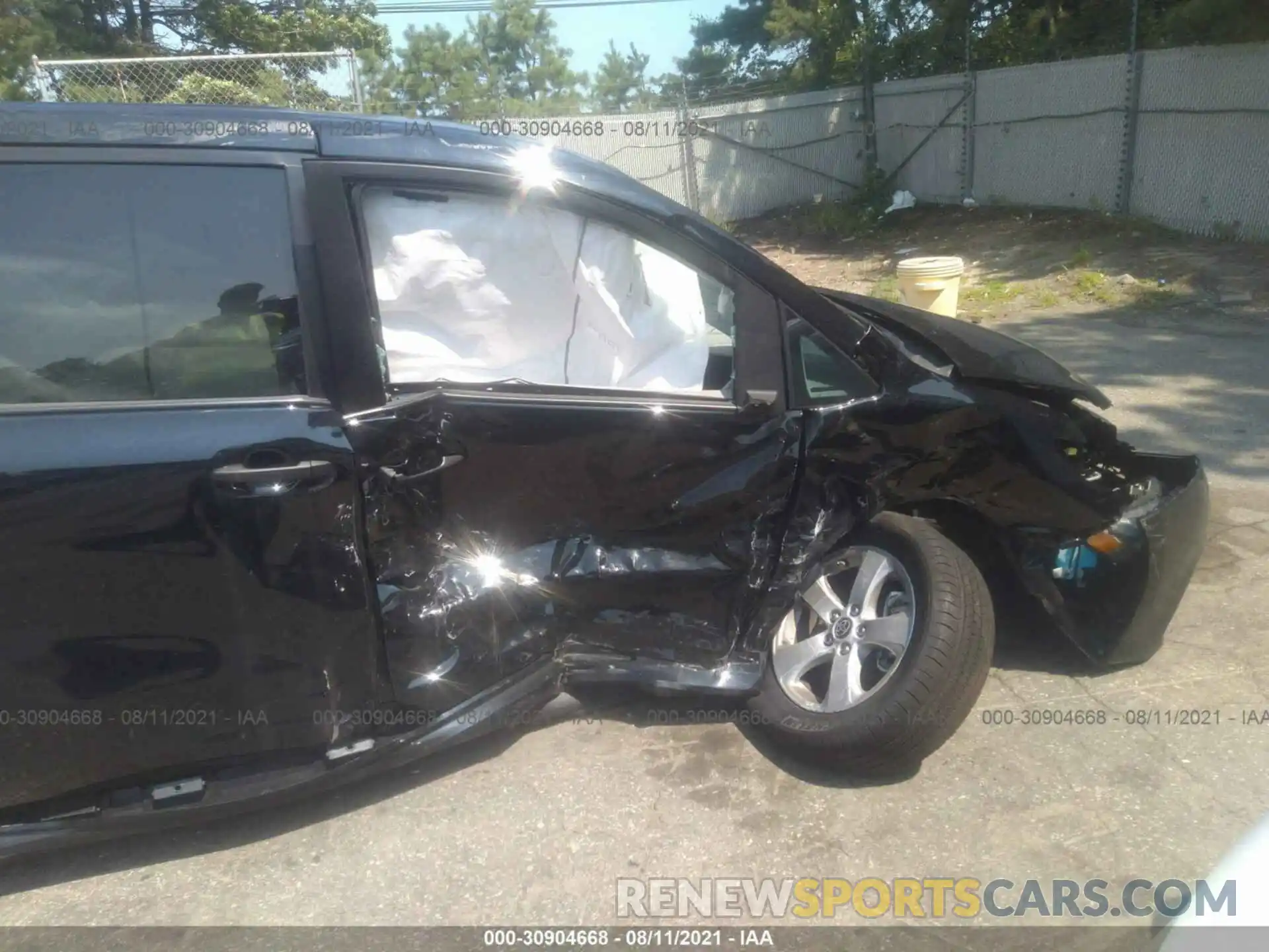 6 Photograph of a damaged car 5TDZZ3DC8LS083035 TOYOTA SIENNA 2020