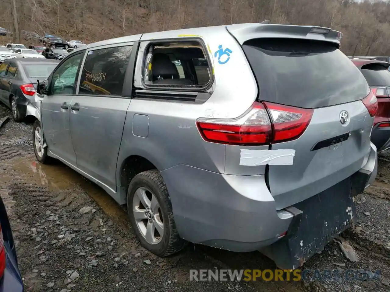 2 Photograph of a damaged car 5TDZZ3DC9LS033826 TOYOTA SIENNA 2020