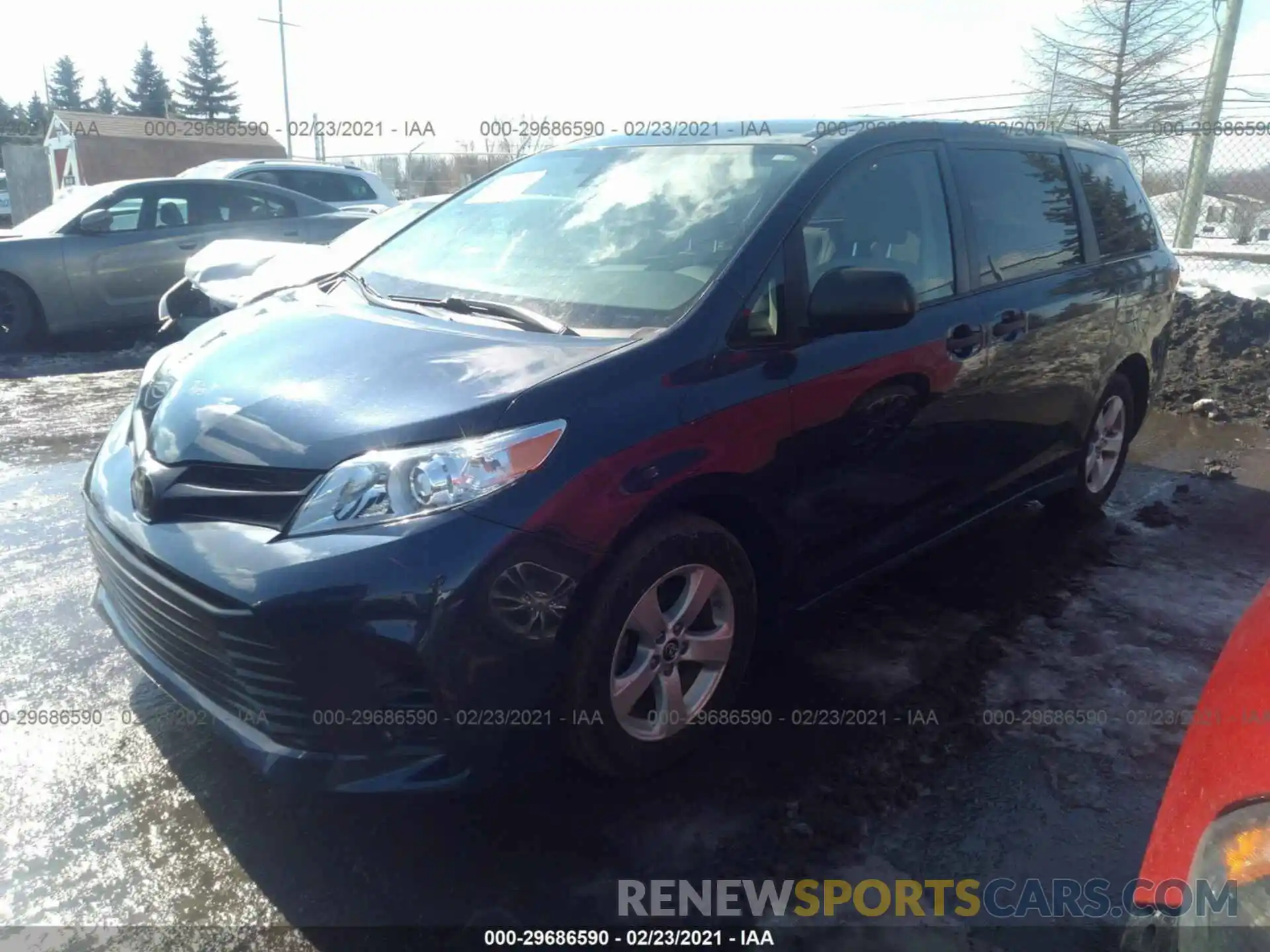 2 Photograph of a damaged car 5TDZZ3DC9LS038427 TOYOTA SIENNA 2020