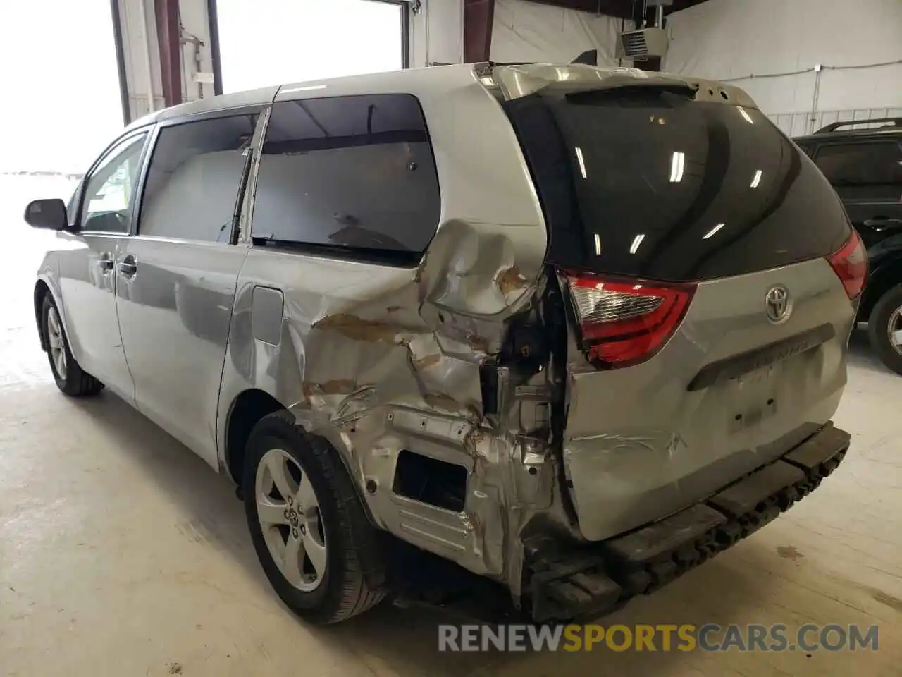 3 Photograph of a damaged car 5TDZZ3DC9LS042509 TOYOTA SIENNA 2020