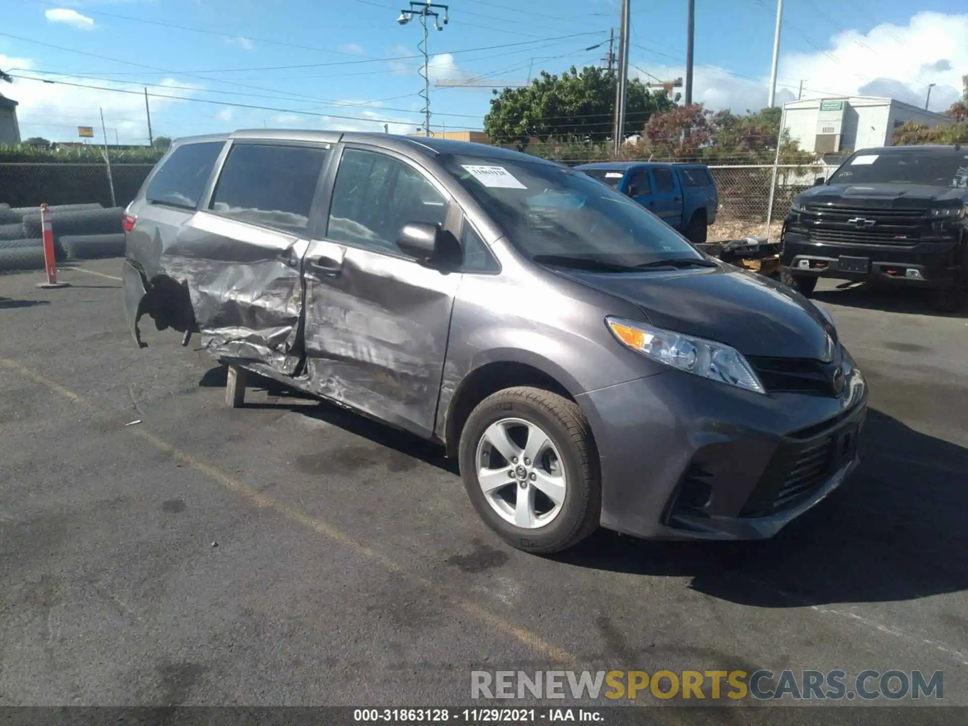 1 Photograph of a damaged car 5TDZZ3DC9LS053445 TOYOTA SIENNA 2020