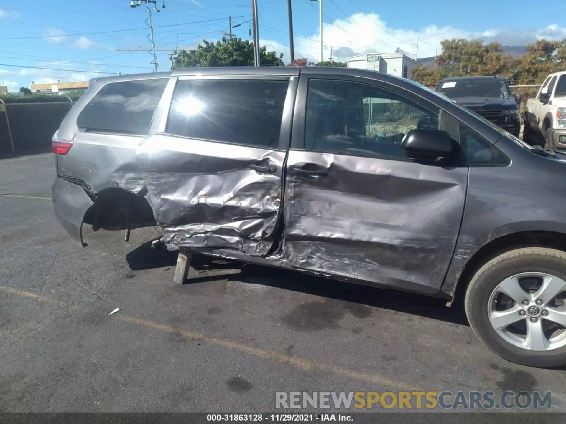 6 Photograph of a damaged car 5TDZZ3DC9LS053445 TOYOTA SIENNA 2020