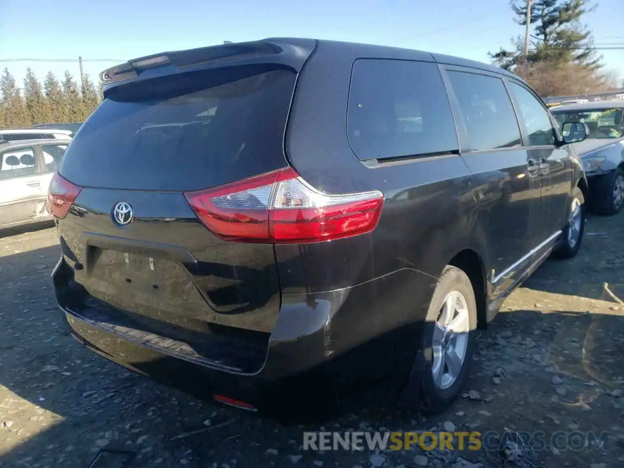 4 Photograph of a damaged car 5TDZZ3DC9LS075963 TOYOTA SIENNA 2020