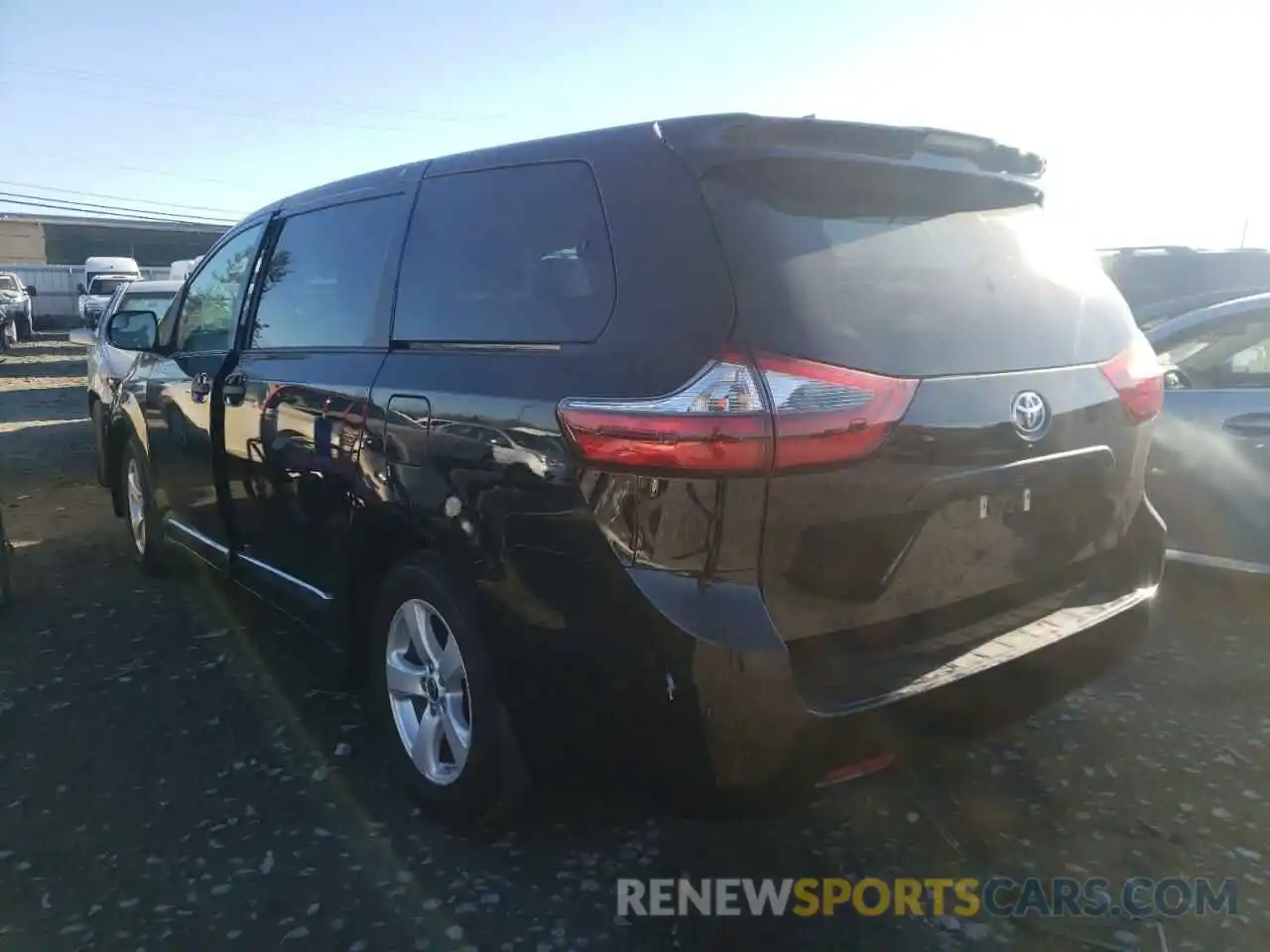 9 Photograph of a damaged car 5TDZZ3DC9LS075963 TOYOTA SIENNA 2020