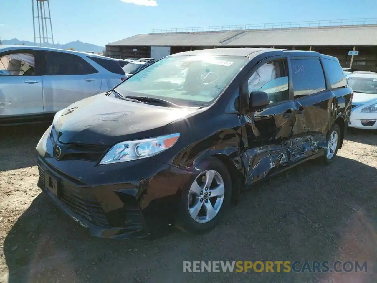 2 Photograph of a damaged car 5TDZZ3DC9LS080645 TOYOTA SIENNA 2020