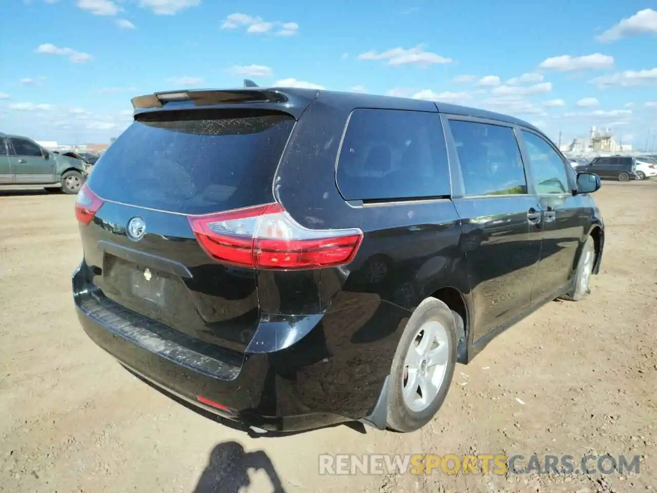 4 Photograph of a damaged car 5TDZZ3DC9LS080645 TOYOTA SIENNA 2020