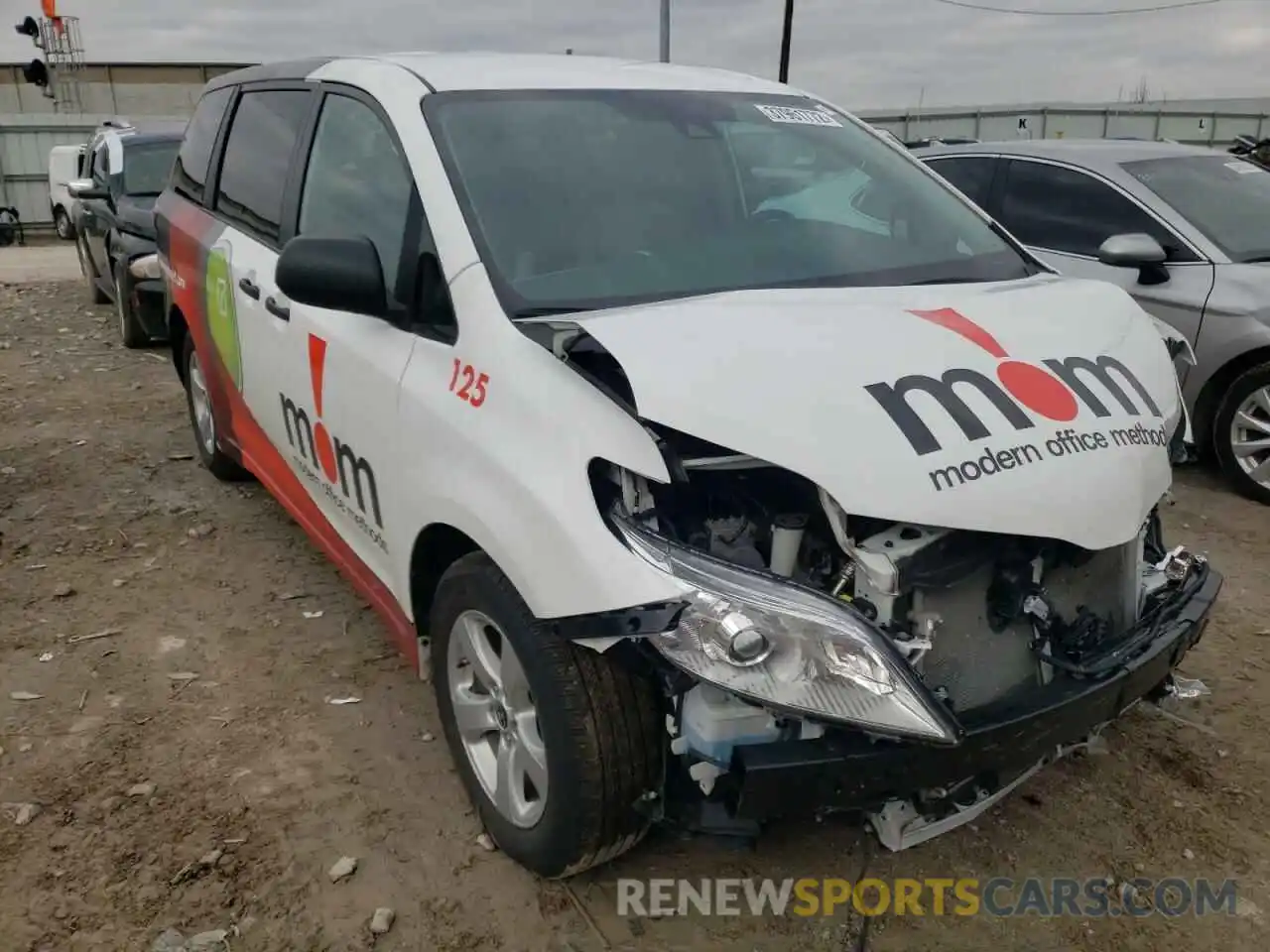 1 Photograph of a damaged car 5TDZZ3DC9LS086154 TOYOTA SIENNA 2020