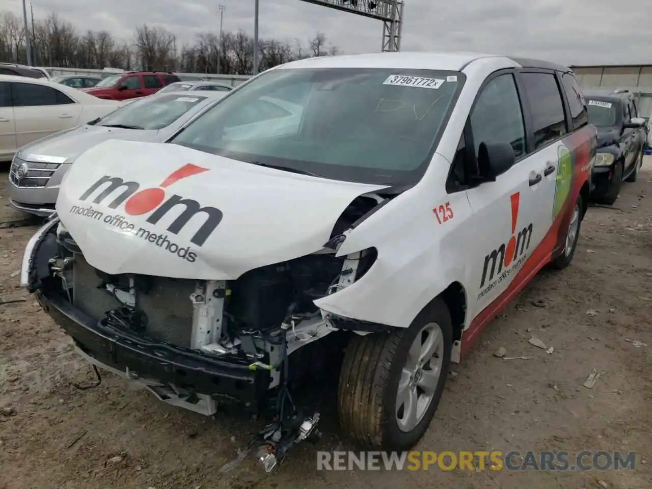 2 Photograph of a damaged car 5TDZZ3DC9LS086154 TOYOTA SIENNA 2020