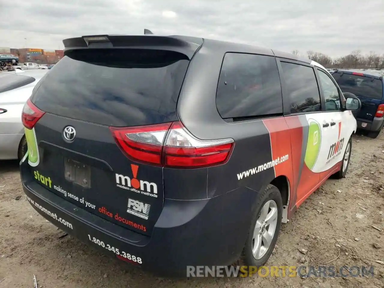 4 Photograph of a damaged car 5TDZZ3DC9LS086154 TOYOTA SIENNA 2020