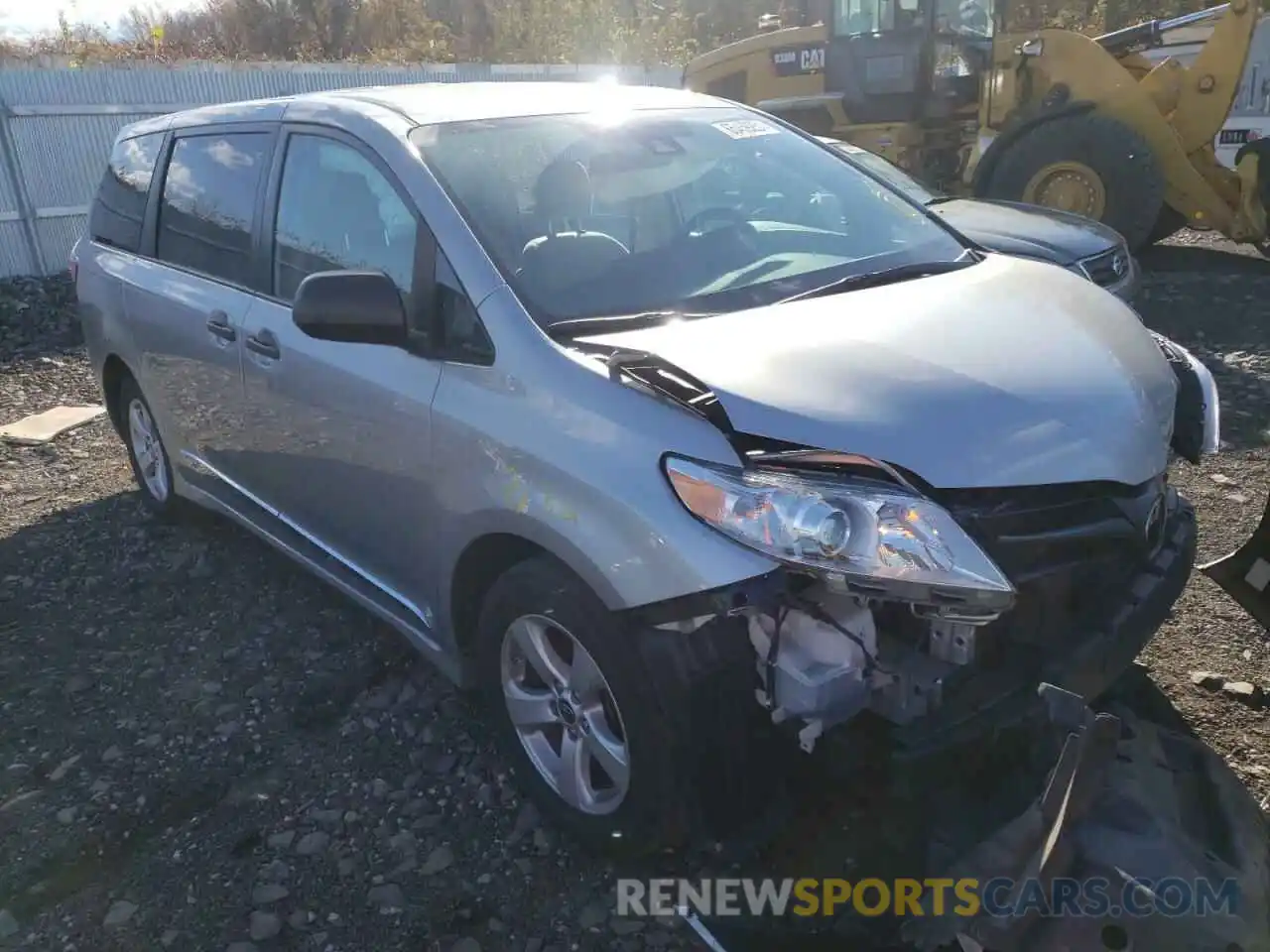 1 Photograph of a damaged car 5TDZZ3DC9LS086221 TOYOTA SIENNA 2020