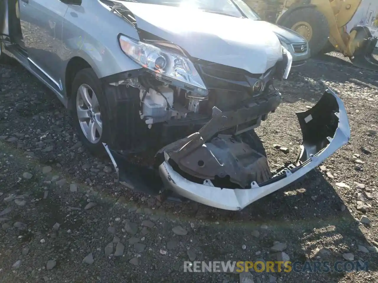 9 Photograph of a damaged car 5TDZZ3DC9LS086221 TOYOTA SIENNA 2020