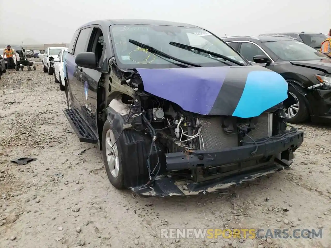 9 Photograph of a damaged car 5TDZZ3DC9LS088096 TOYOTA SIENNA 2020