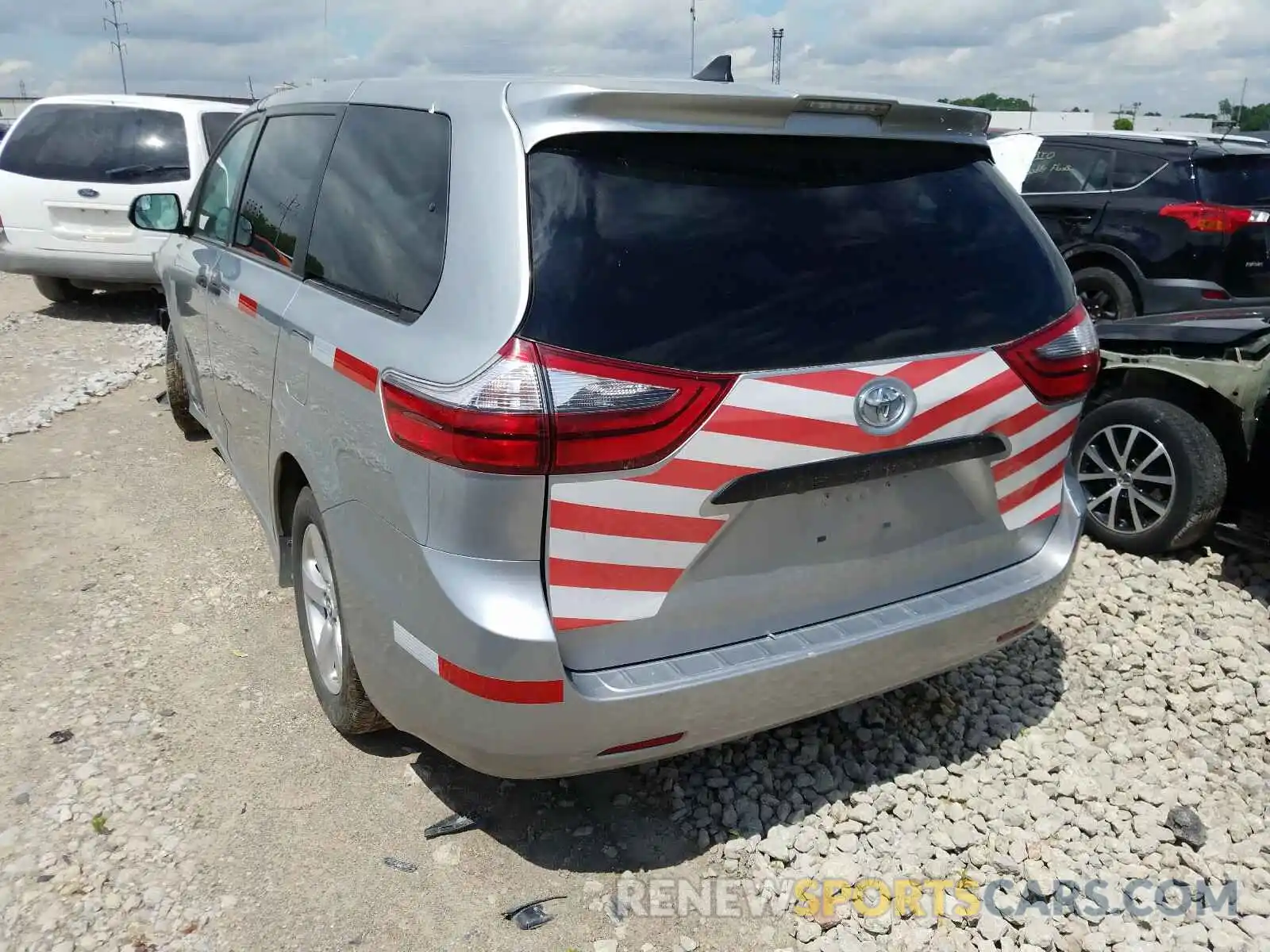 3 Photograph of a damaged car 5TDZZ3DCXLS027906 TOYOTA SIENNA 2020