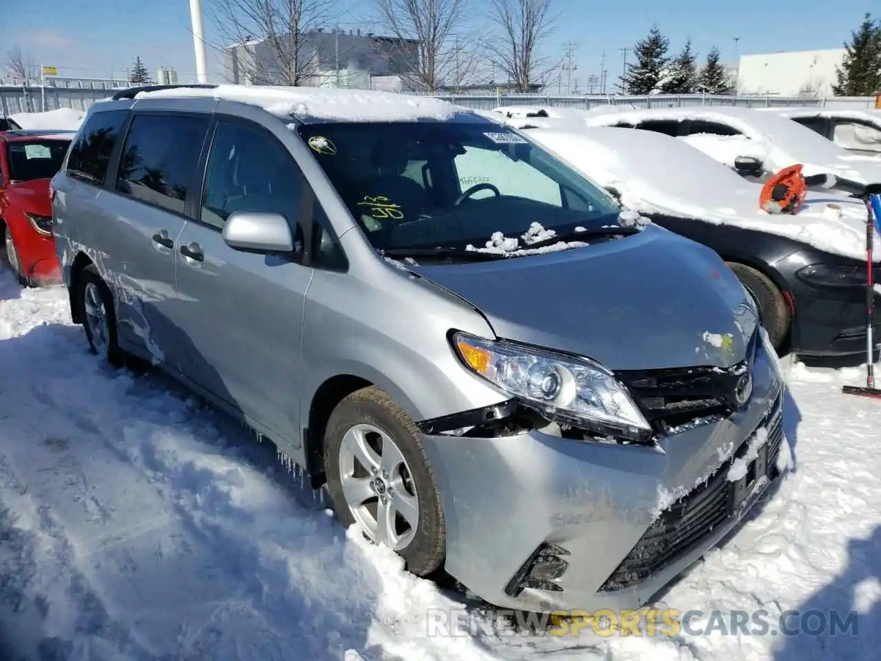 1 Photograph of a damaged car 5TDZZ3DCXLS029686 TOYOTA SIENNA 2020