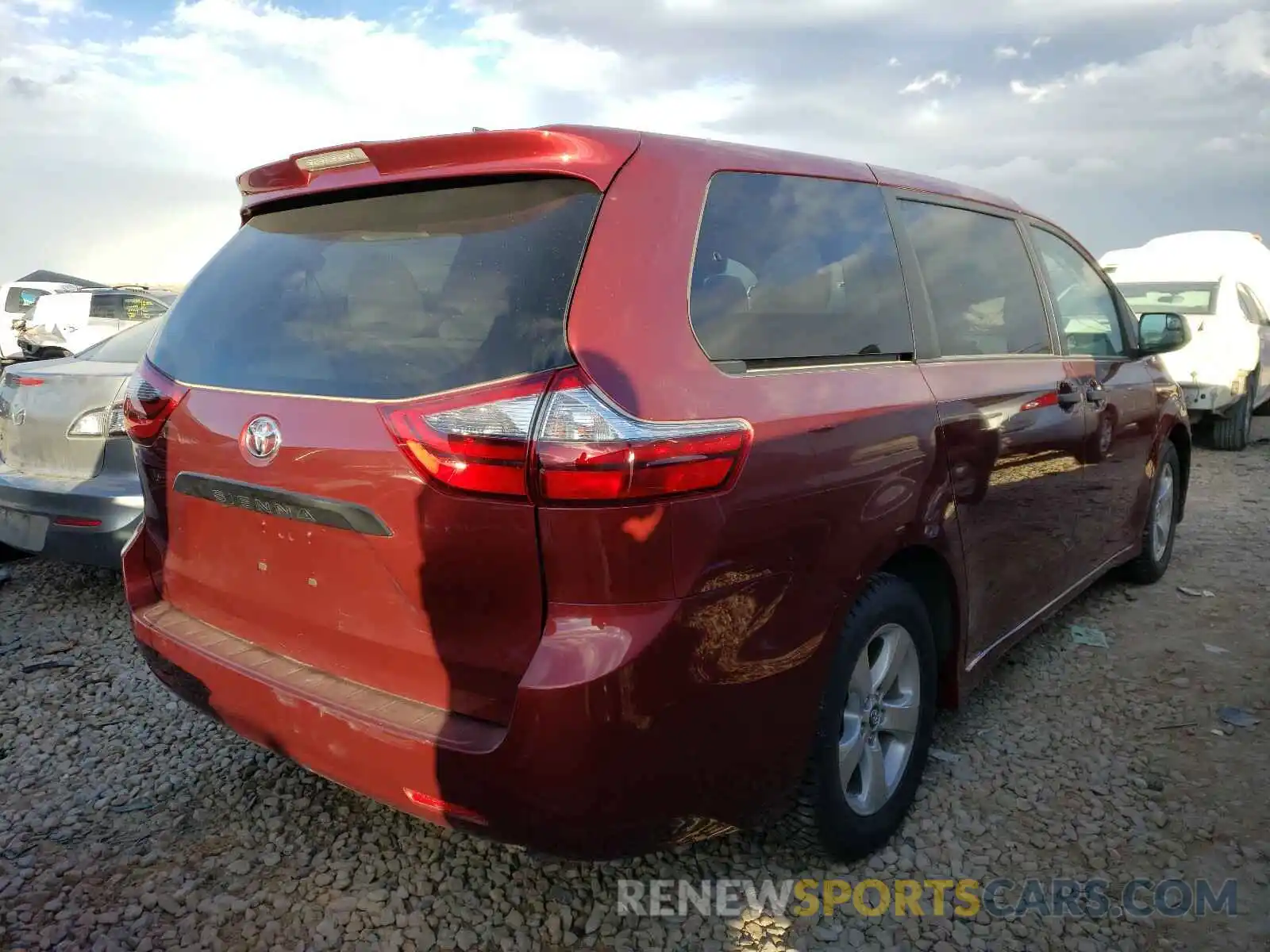 4 Photograph of a damaged car 5TDZZ3DCXLS030921 TOYOTA SIENNA 2020