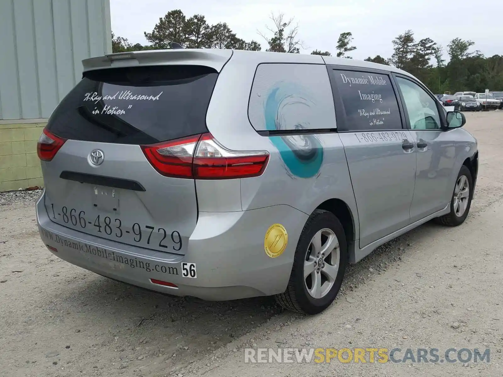 4 Photograph of a damaged car 5TDZZ3DCXLS033060 TOYOTA SIENNA 2020