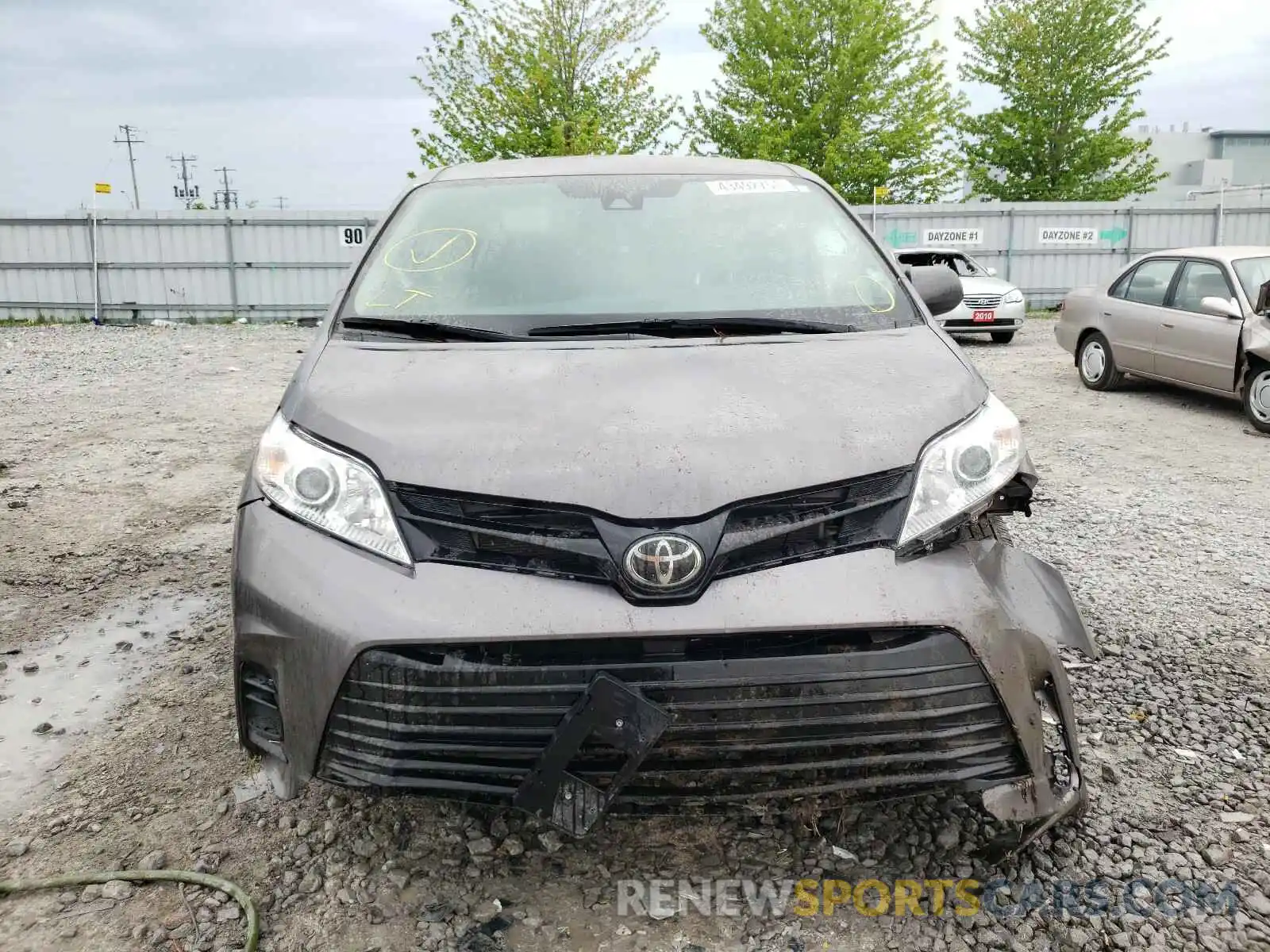 9 Photograph of a damaged car 5TDZZ3DCXLS040073 TOYOTA SIENNA 2020