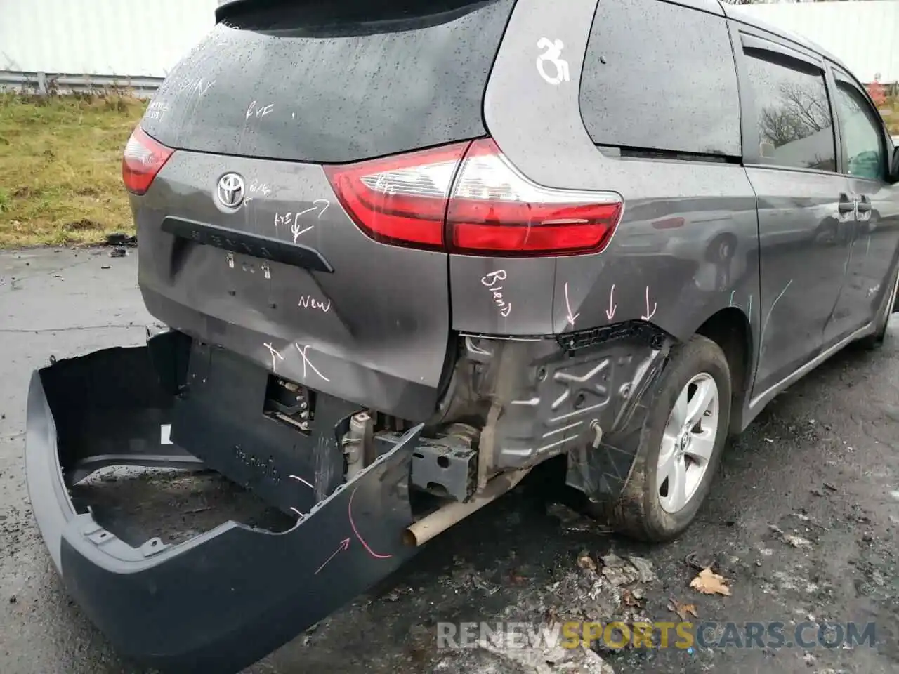 9 Photograph of a damaged car 5TDZZ3DCXLS049551 TOYOTA SIENNA 2020