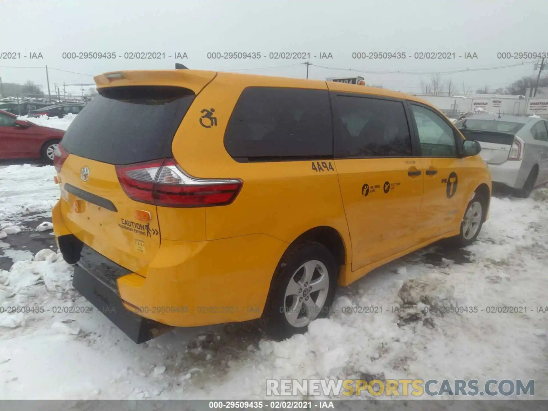 4 Photograph of a damaged car 5TDZZ3DCXLS050294 TOYOTA SIENNA 2020