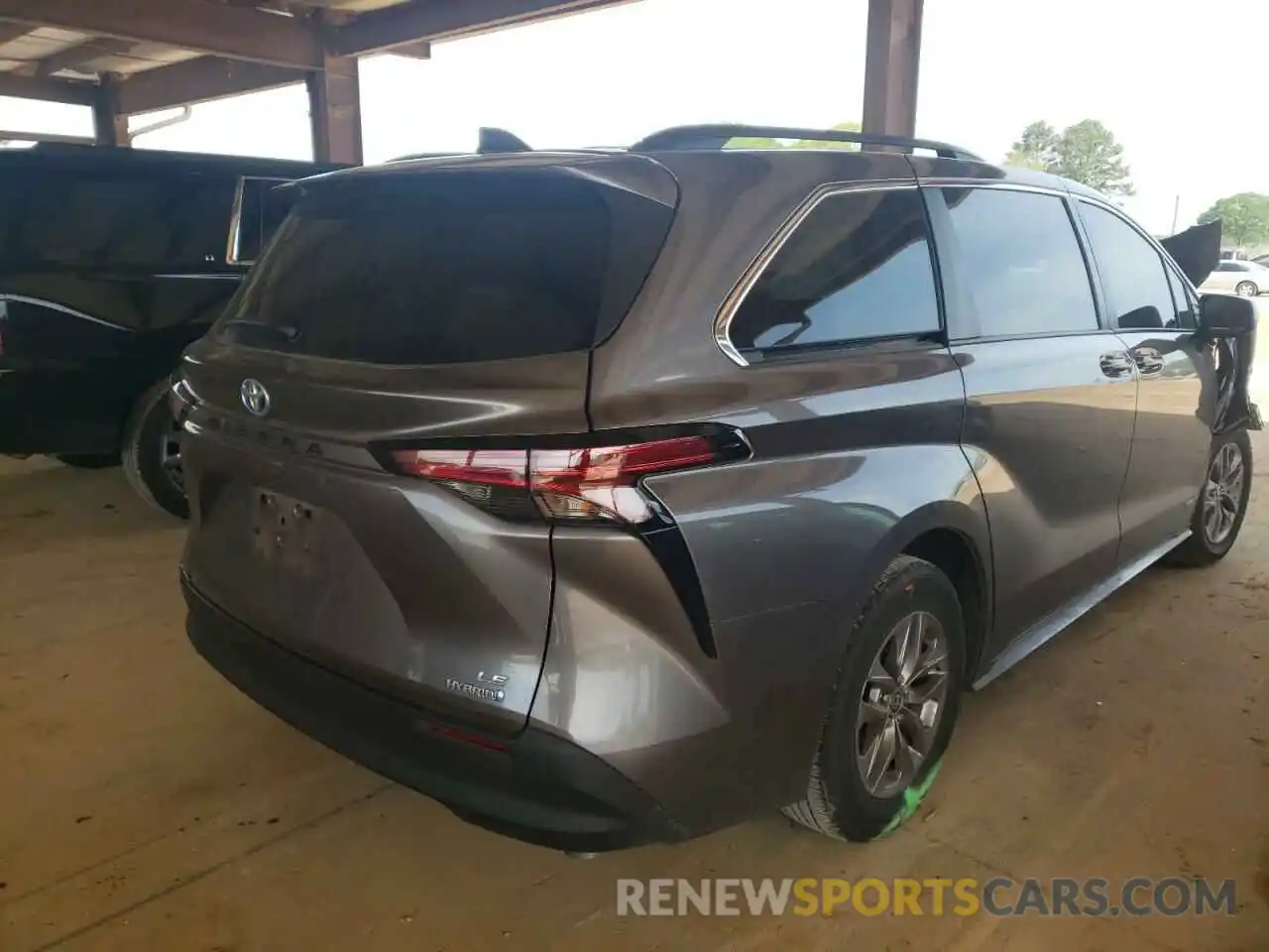 4 Photograph of a damaged car 5TDBRKEC3MS011588 TOYOTA SIENNA 2021