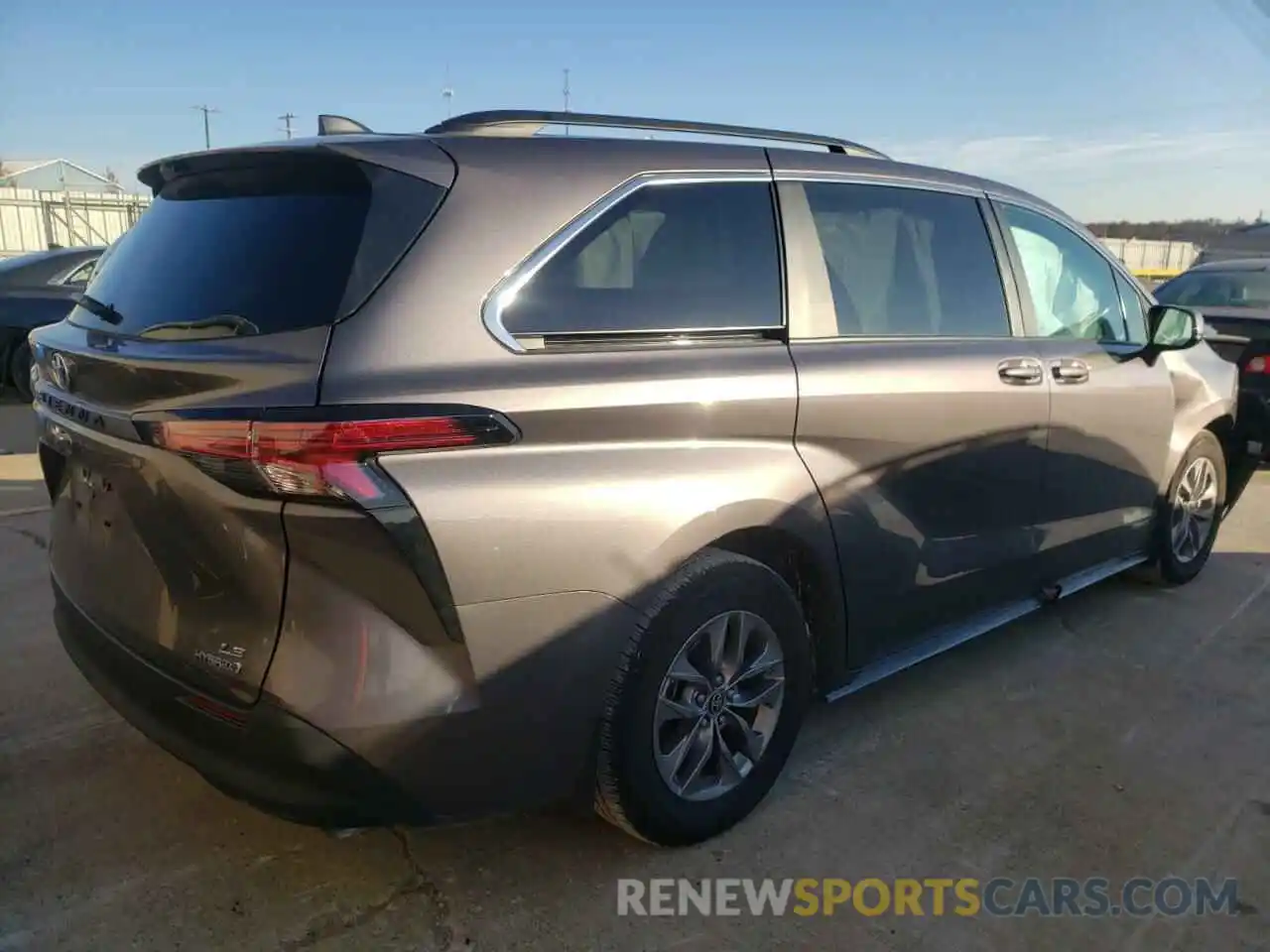 4 Photograph of a damaged car 5TDBRKEC3MS025457 TOYOTA SIENNA 2021