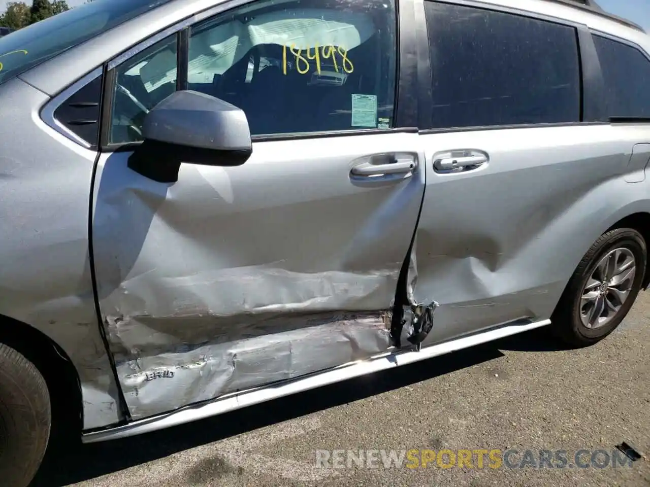 9 Photograph of a damaged car 5TDBRKEC3MS029895 TOYOTA SIENNA 2021