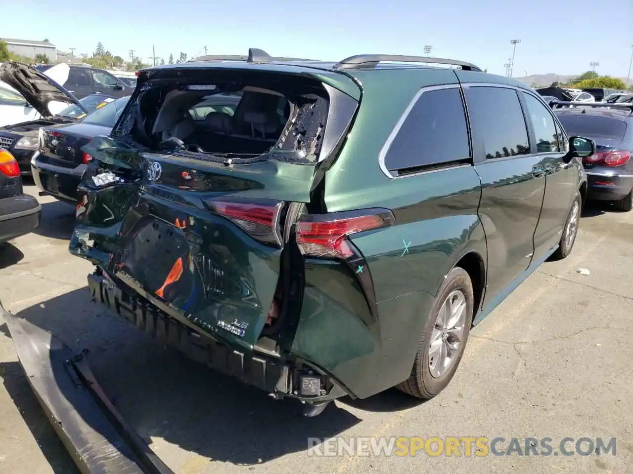 4 Photograph of a damaged car 5TDBRKEC6MS003145 TOYOTA SIENNA 2021