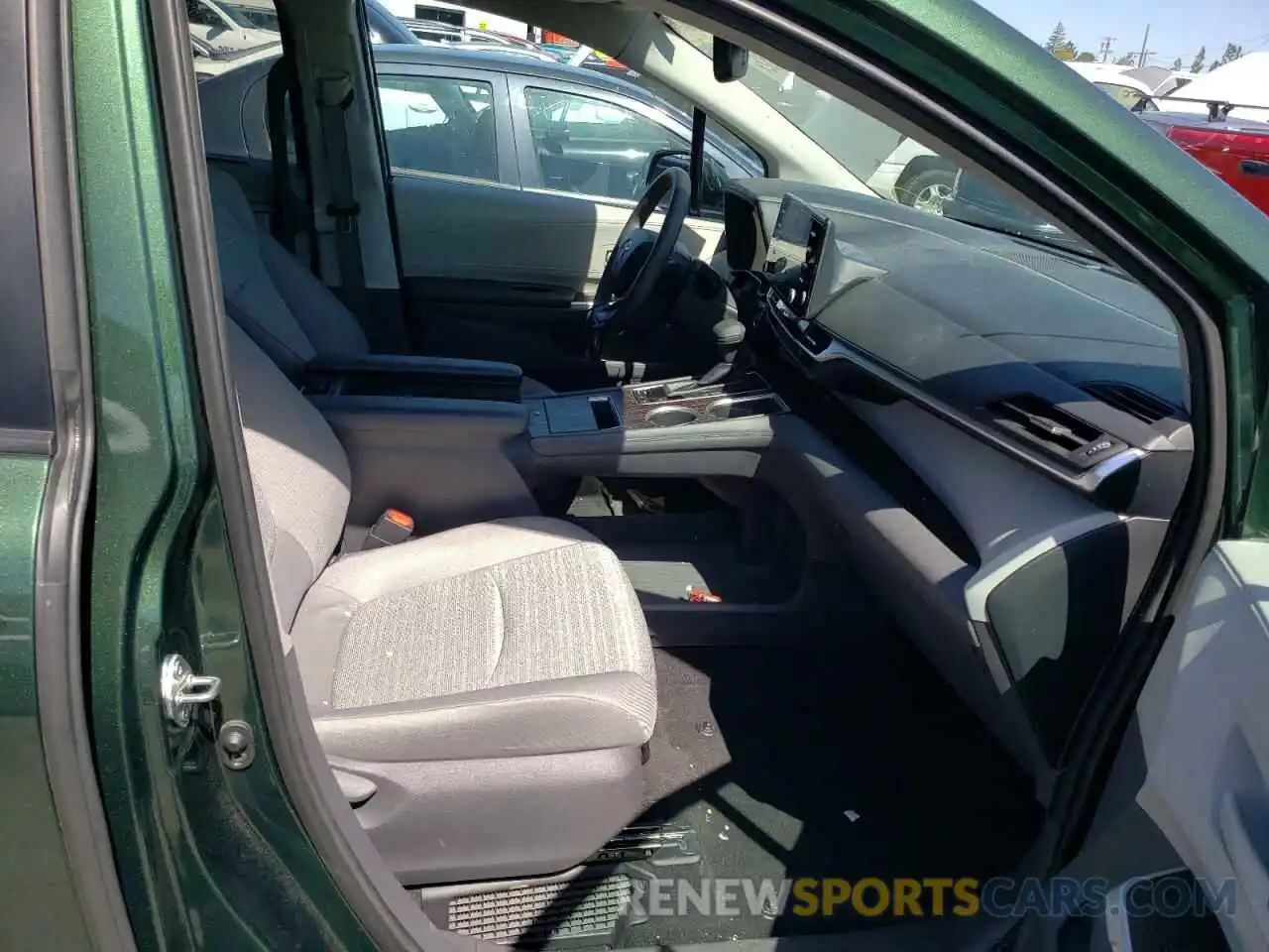 5 Photograph of a damaged car 5TDBRKEC6MS003145 TOYOTA SIENNA 2021