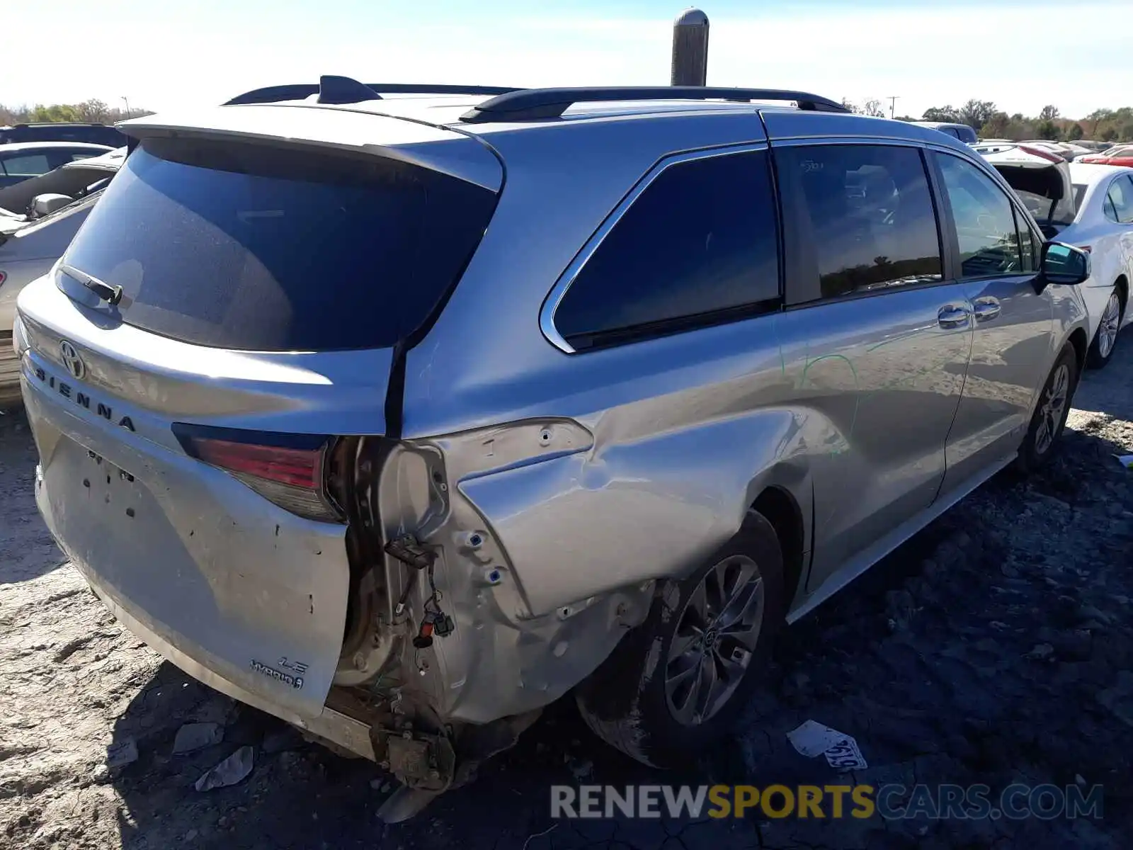 4 Photograph of a damaged car 5TDBRKEC6MS026117 TOYOTA SIENNA 2021