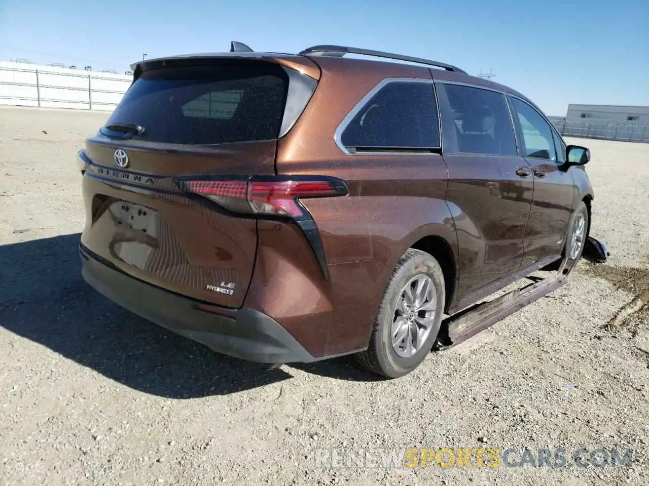 4 Photograph of a damaged car 5TDBRKEC8MS011568 TOYOTA SIENNA 2021