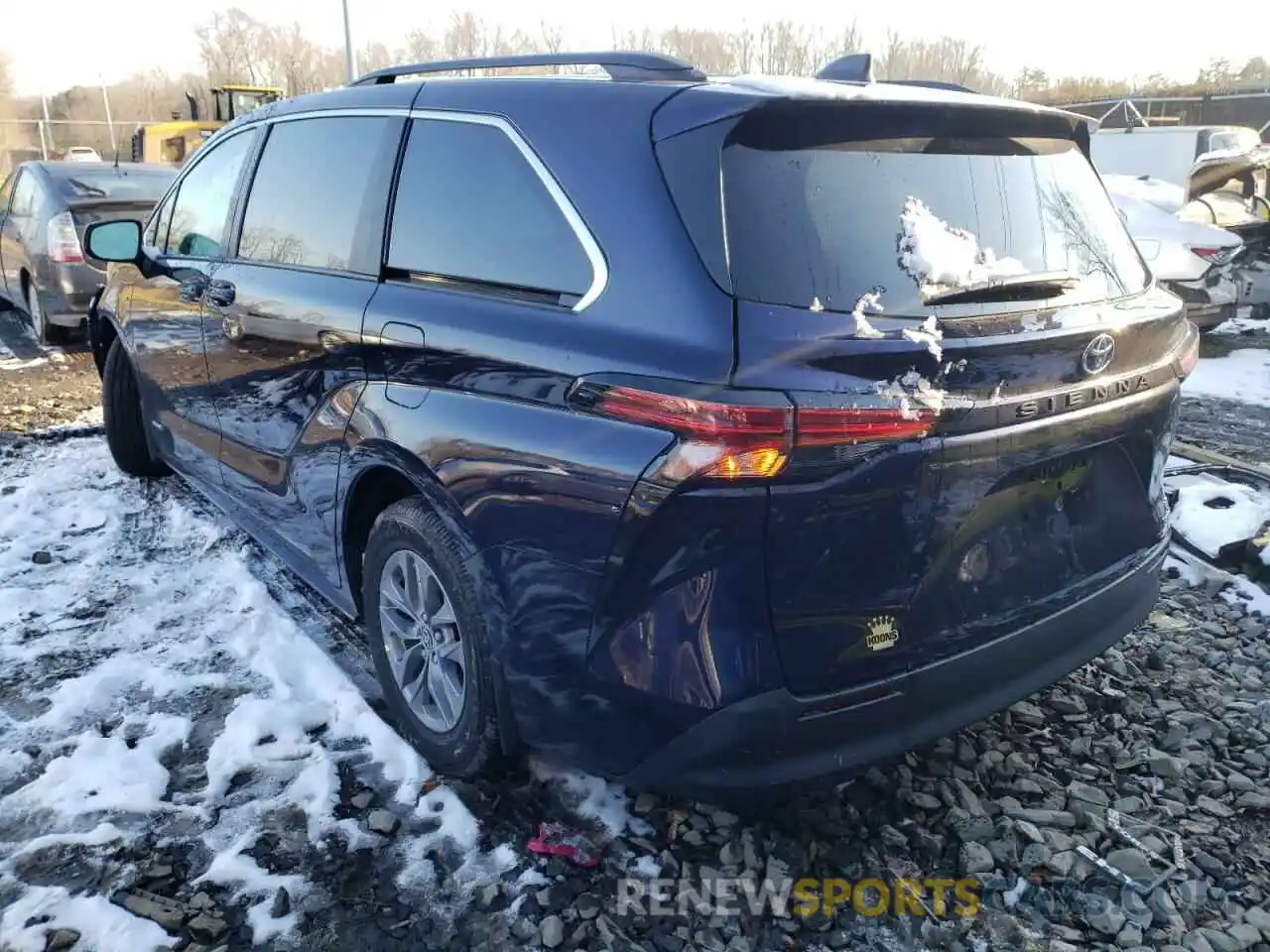 3 Photograph of a damaged car 5TDBRKEC9MS069818 TOYOTA SIENNA 2021