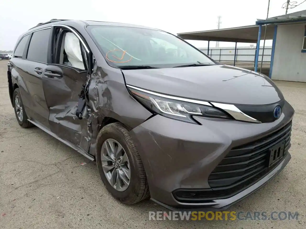 1 Photograph of a damaged car 5TDBRKECXMS009689 TOYOTA SIENNA 2021