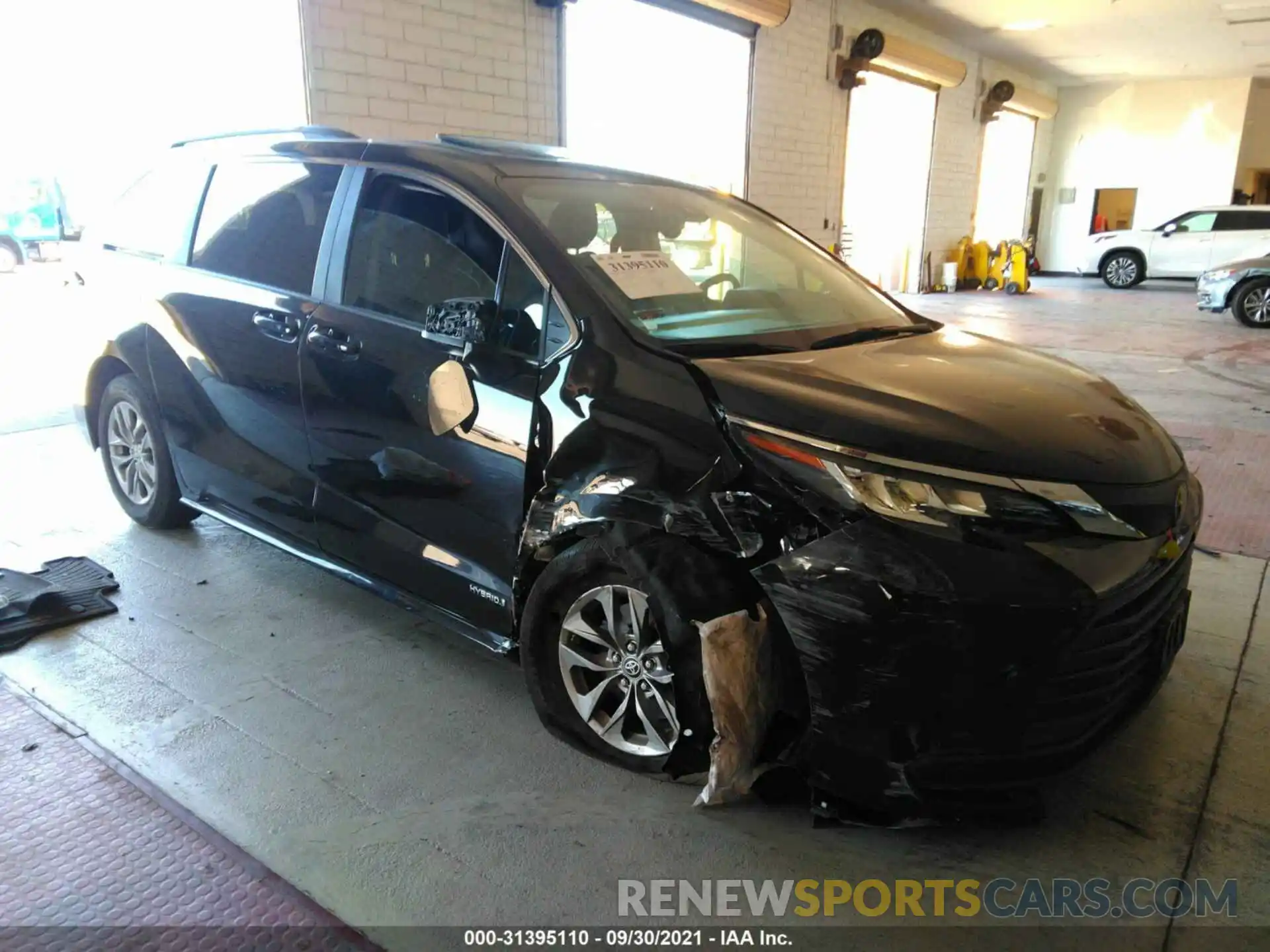 1 Photograph of a damaged car 5TDBRKECXMS018490 TOYOTA SIENNA 2021