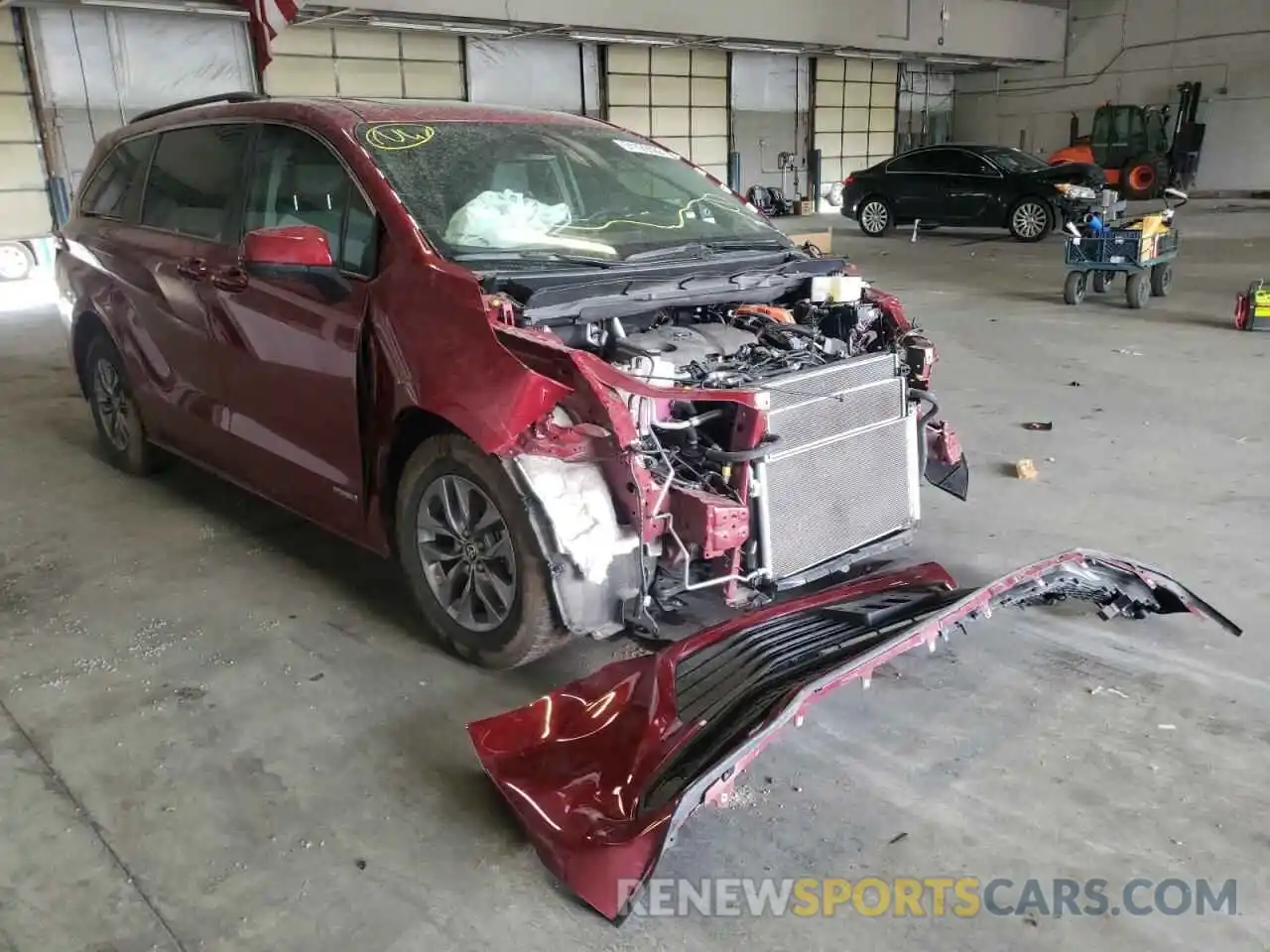 1 Photograph of a damaged car 5TDBSKFC0MS020350 TOYOTA SIENNA 2021