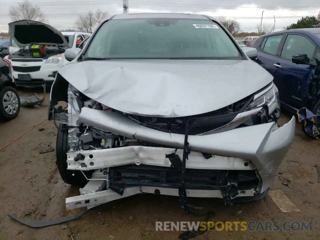 9 Photograph of a damaged car 5TDBSKFC0MS026231 TOYOTA SIENNA 2021