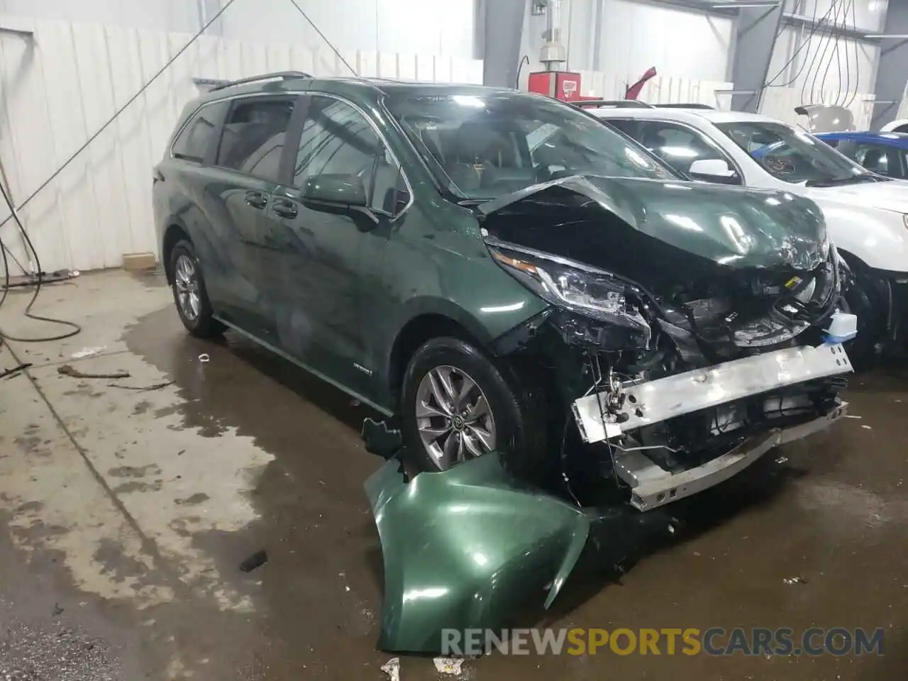 1 Photograph of a damaged car 5TDBSKFC1MS007574 TOYOTA SIENNA 2021