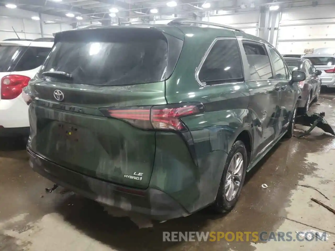 4 Photograph of a damaged car 5TDBSKFC1MS007574 TOYOTA SIENNA 2021