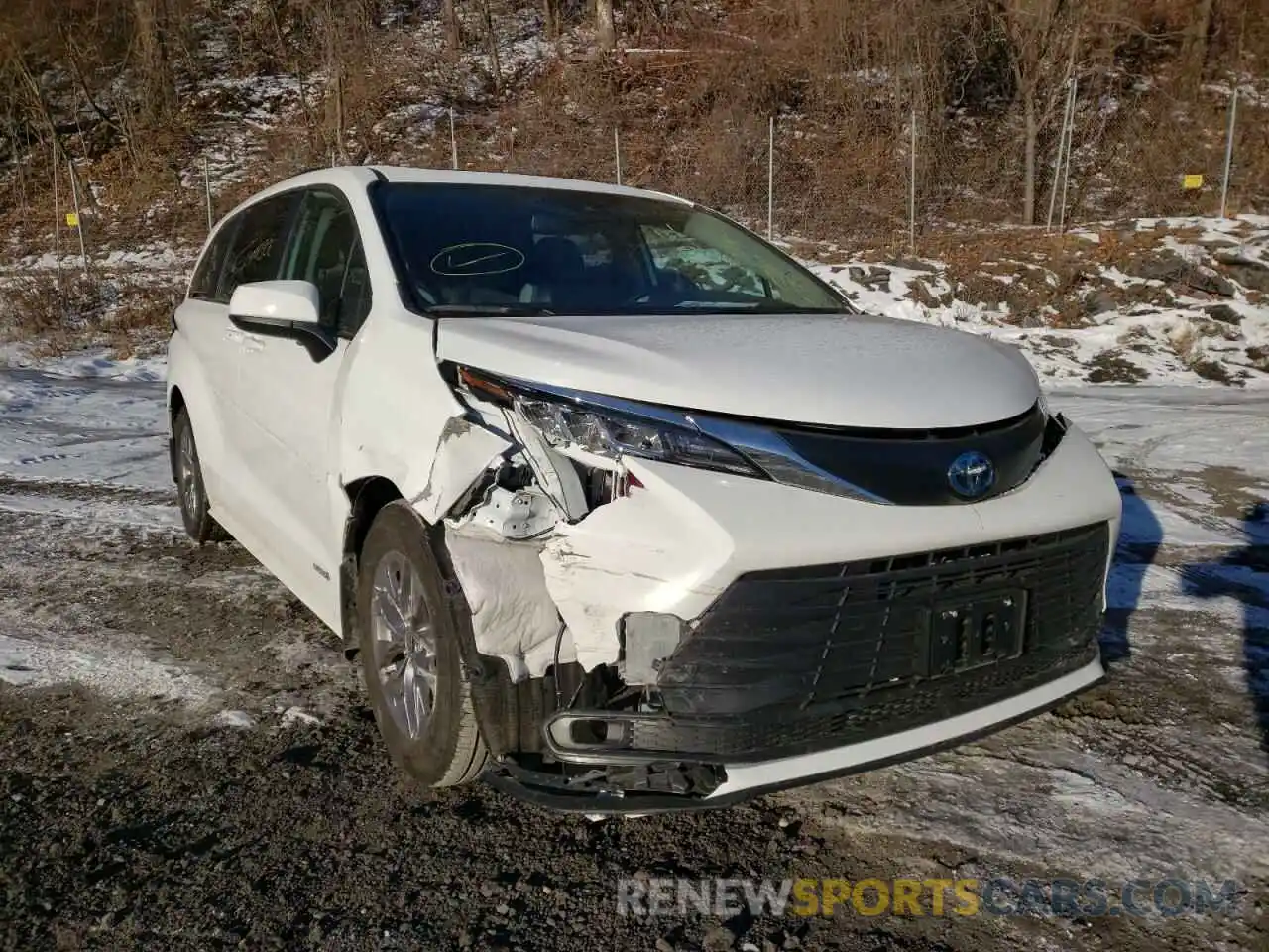 1 Photograph of a damaged car 5TDBSKFC2MS020091 TOYOTA SIENNA 2021