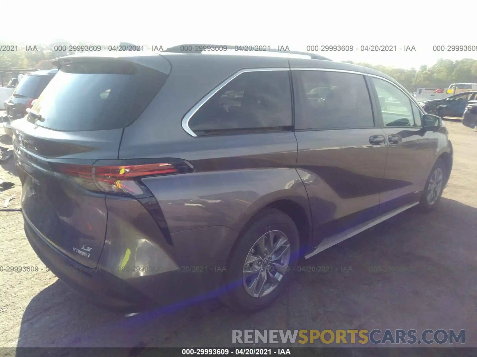 4 Photograph of a damaged car 5TDBSKFC4MS014177 TOYOTA SIENNA 2021