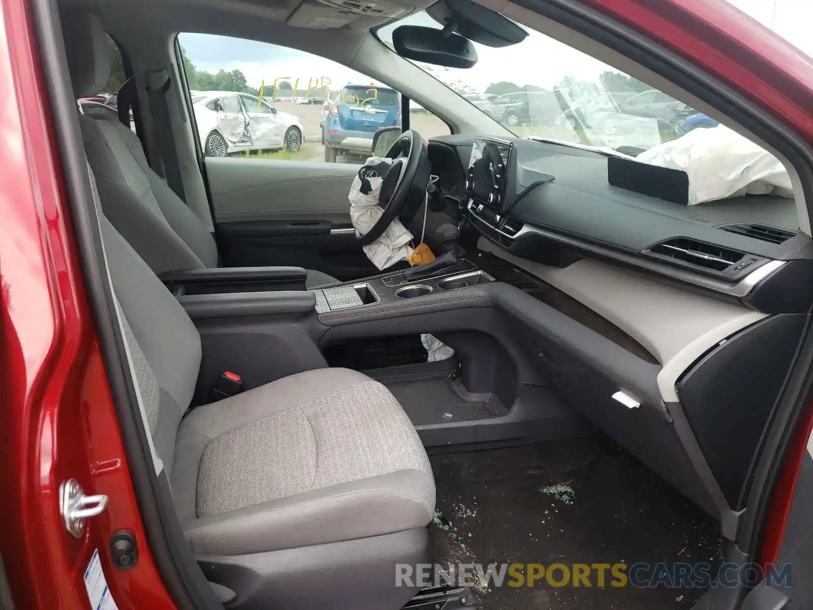 5 Photograph of a damaged car 5TDBSKFC5MS010056 TOYOTA SIENNA 2021